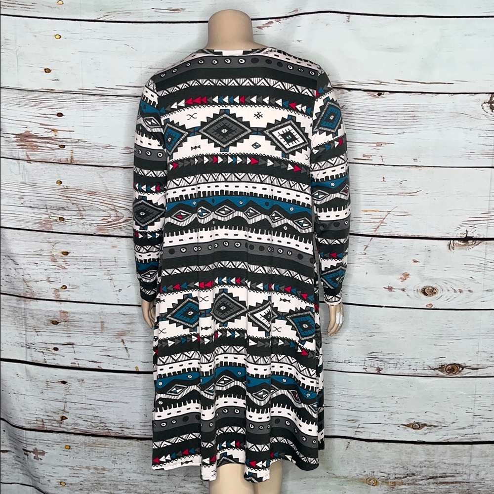 LuLaRoe NWT Size XL Gray & Blue Aztec Print Emily Swing Dress w/ Pockets - Picture 4 of 5